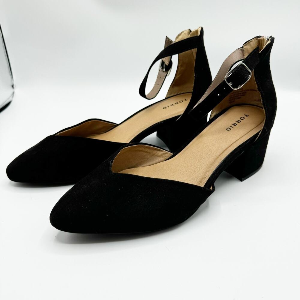 Torrid Black Suede Ankle Strap Pumps Closed Toe Buckle Block Heel Size 10 Wide